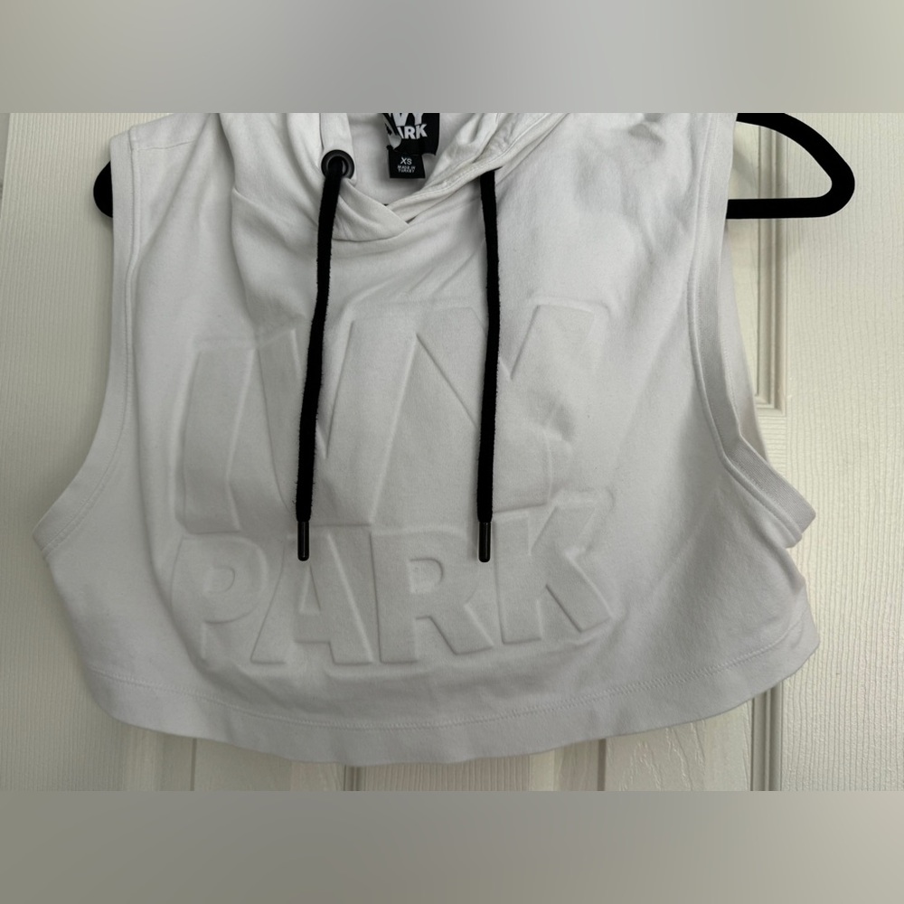 IVY PARK White Sleeveless Crop Top
